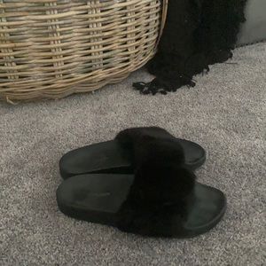Steve madden Faux fur slides